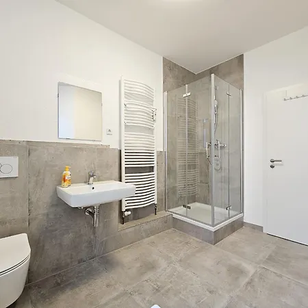 Tolstov - 3 - 25 Min Zur Messe Dus